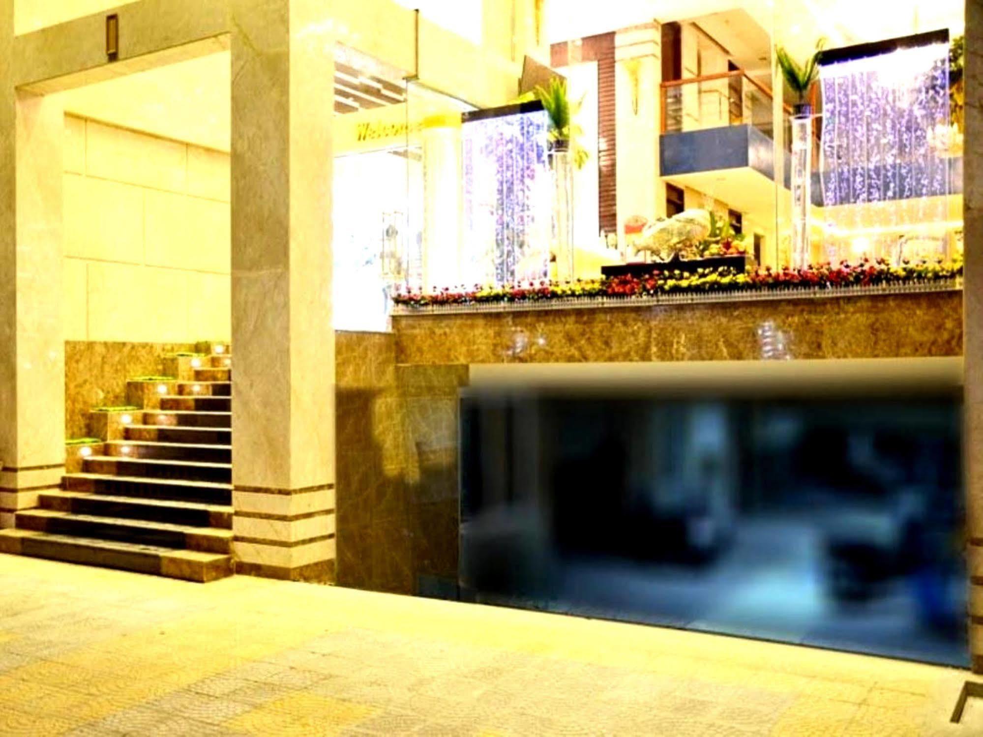 Bay Sydney Hotel Da Nang Bagian luar foto
